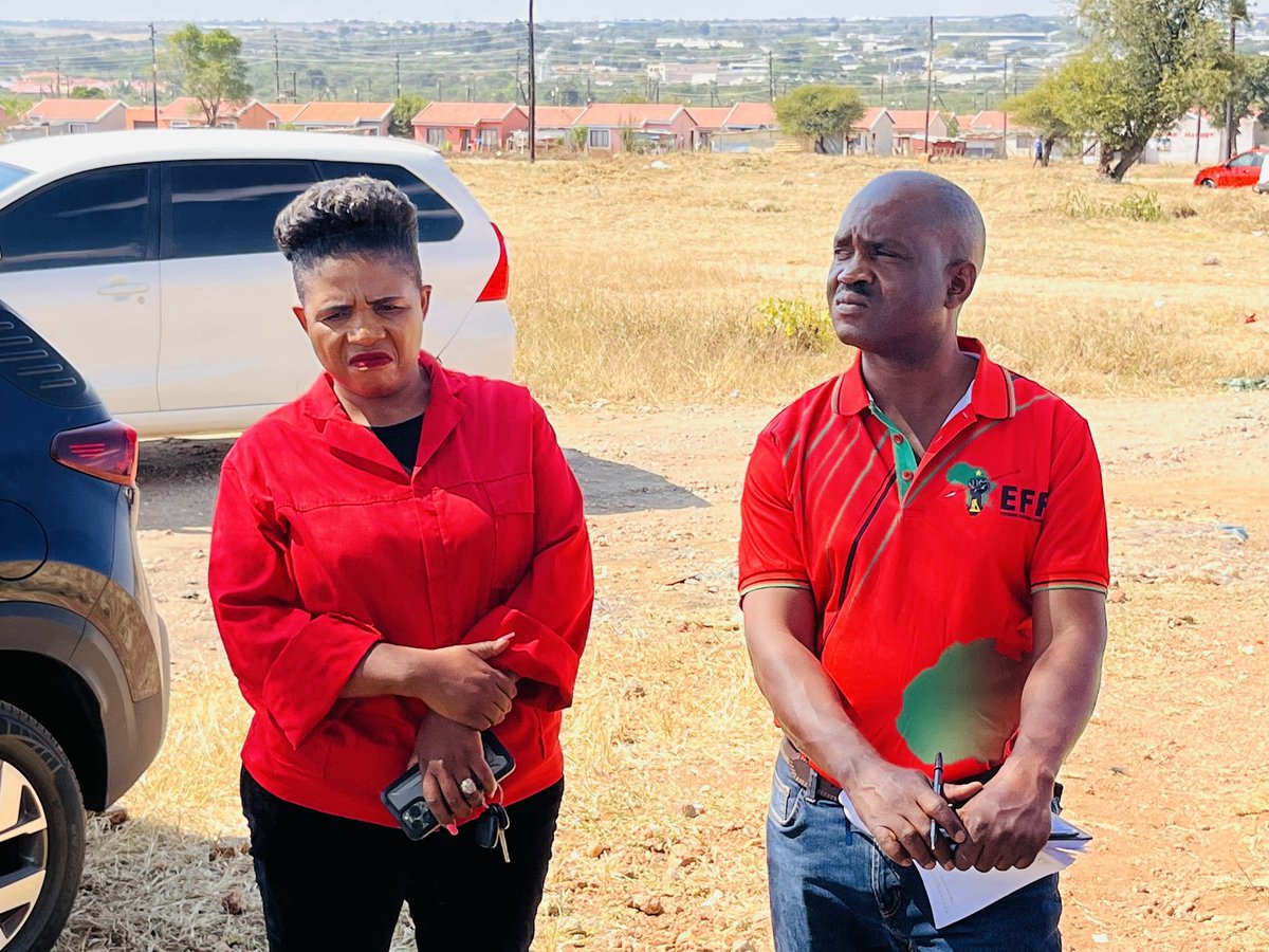 EFF_Limpopo's tweet photo. 🔺Happening Now🔺

-EFF Limpopo Leadership led by Provincial Chairperson Cmsr @TshilidziMaraga leading a preparatory meeting at Disteneng, Polokwane Sub-Region Ward 23 ahead of the Voter Registration Campaign Launch on Friday, 28 April 2023.

#RegisterToVoteEFF https://t.co/U46MdboB8R