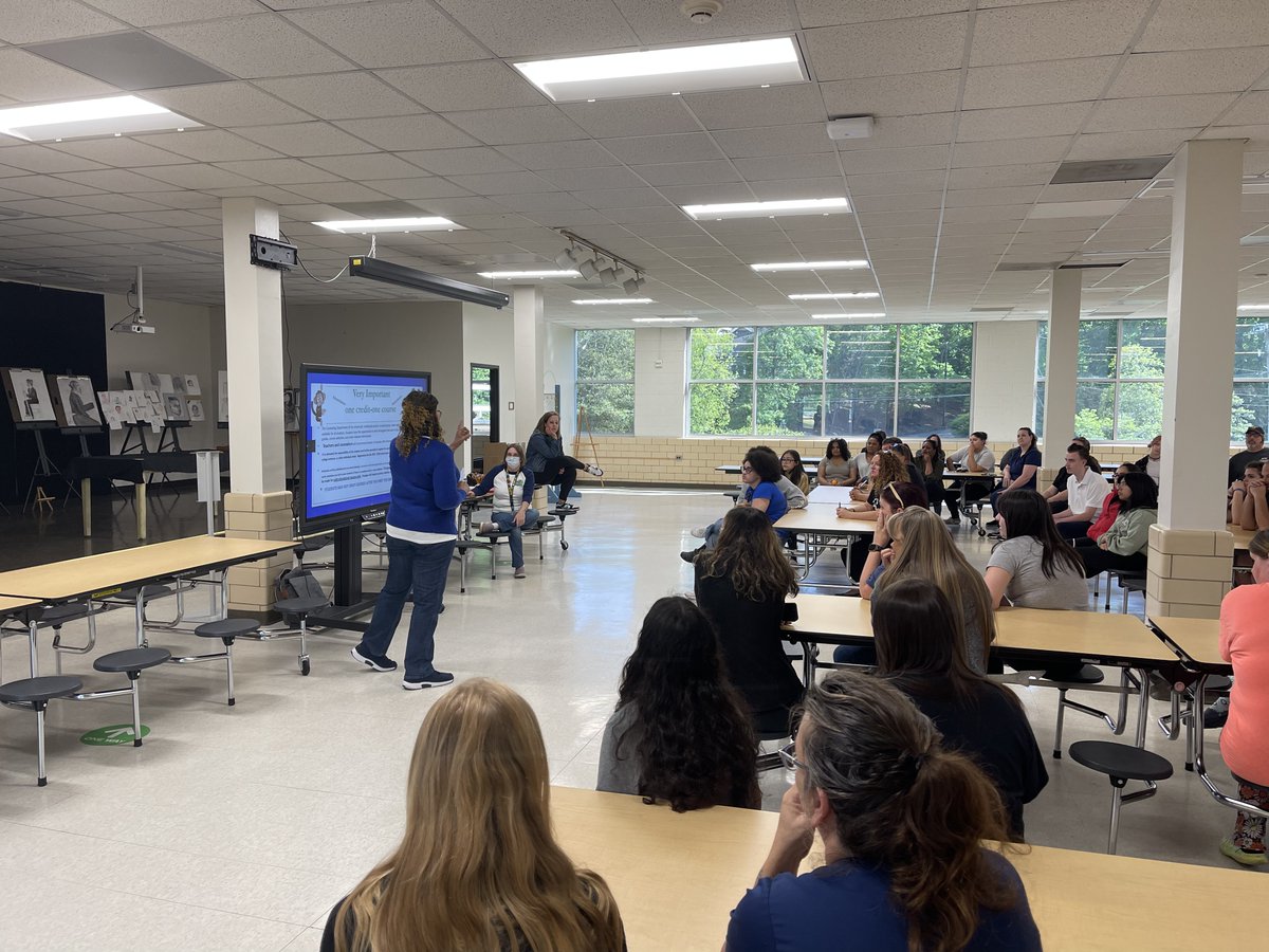 hickoryschools's tweet photo. Yesterday, Hickory Career & Arts Magnet had registration for rising 9th graders. They had 60-plus county students & their families come out and meet and get registered for the 2023-2024 school year.Β #futurehurricanes #hurricanepride https://t.co/NTPvtHp9FZ
