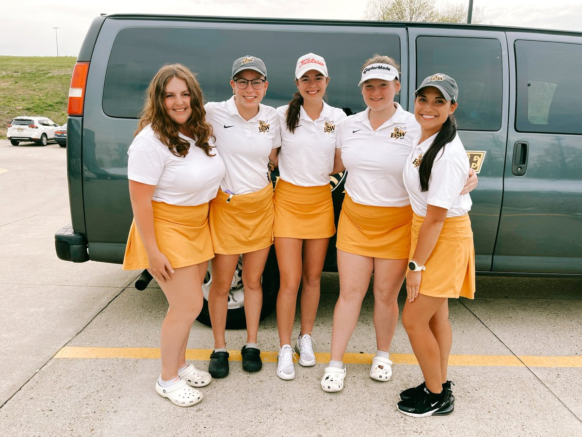 BWwomensgolf's tweet photo. A busy passed couple of days as we wrapped up our season at the three day OAC championship. Then attend the yellow jacket athletic awards last night! ๐คฉ๐
โขItโs been a great season and we are already looking forward to the fall ๐ #jacketgolf #bw #awwjackets https://t.co/vqHLEaVH43