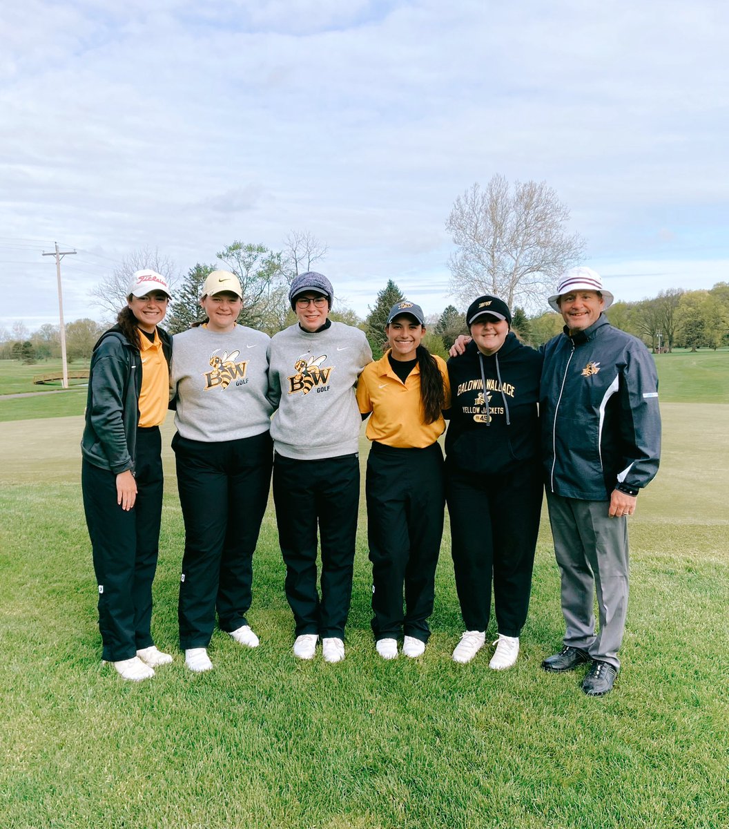 BWwomensgolf's tweet photo. A busy passed couple of days as we wrapped up our season at the three day OAC championship. Then attend the yellow jacket athletic awards last night! ๐คฉ๐
โขItโs been a great season and we are already looking forward to the fall ๐ #jacketgolf #bw #awwjackets https://t.co/vqHLEaVH43