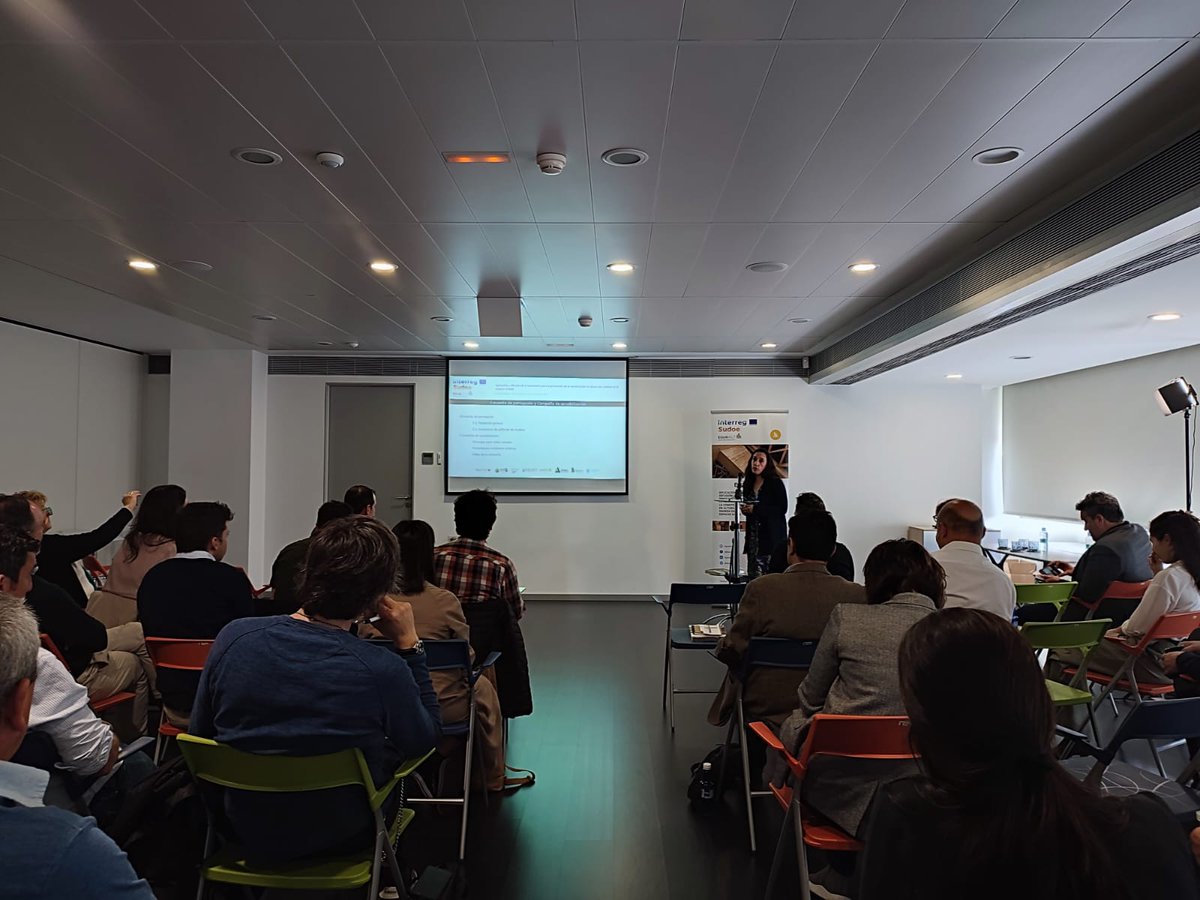 eguralt's tweet photo. María Azahara Soilán, Técnica de #XERA – CIS MADEIRA finaliza esta segunda parte hablando sobre la Encuesta de percepción y campaña de sensibilización. https://t.co/a7IiFUe4M8
