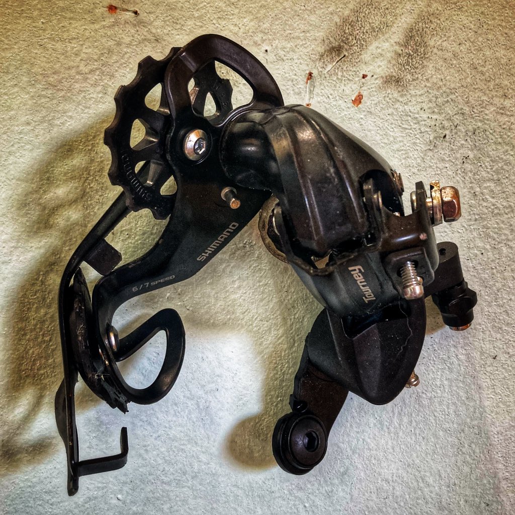 the_bicycle_boy's tweet image. We have a winner!
Twisted with a hint of snap. #justridingalong #jra #workshoplife #cycling #iphotography #thebicycleboy #cyclinglife #velo #thingswefind #havefun