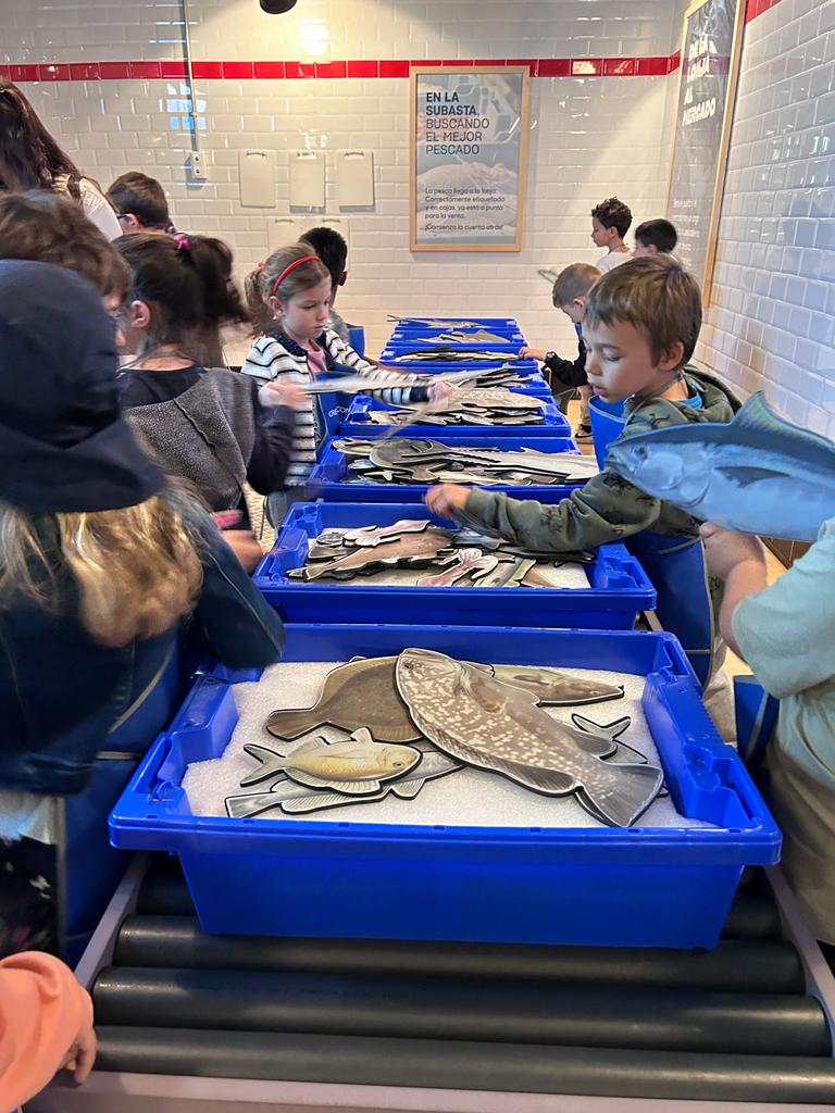Gracias al <a href="/cpb_columbia/">CPB. Ciudad Columbia</a> de Tres Cantos por vuestra visita al Centro Interactivo del Pescado de la #AEMPM. Es genial que los niños y niñas se entusiasmen con el #pescado. #colegio #excursion