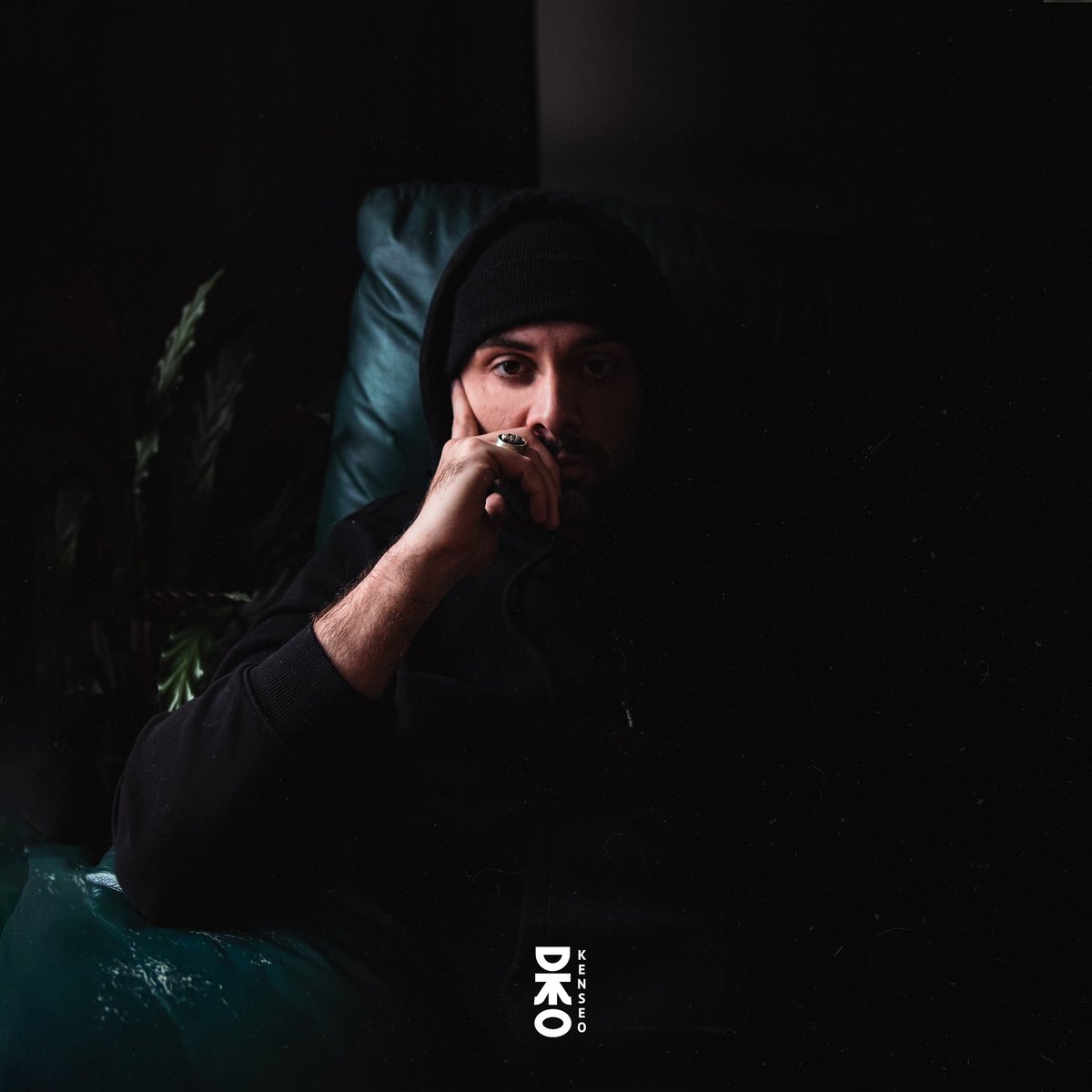 “Gevoelens in disguise, gedachten zijn in de sky ~ Gevoelig zijn zonder masker is moeilijker dan we dachten”

“NI NI WAAR” OUT NOW 🔊🙅🏻‍♂️