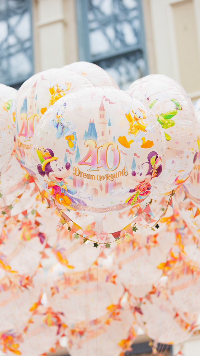 mm_irm's tweet photo. 東京ディズニーランド
40周年のバルーン🎈✨

イラストも下についているガーランドも可愛すぎるし、おうちに帰ったあとでもパークのことを思い出すことができるので私もひとつ購入しました😌🤍

1枚目はロック画面に使えるサイズになっています🫧 https://t.co/dQdtid0rLA