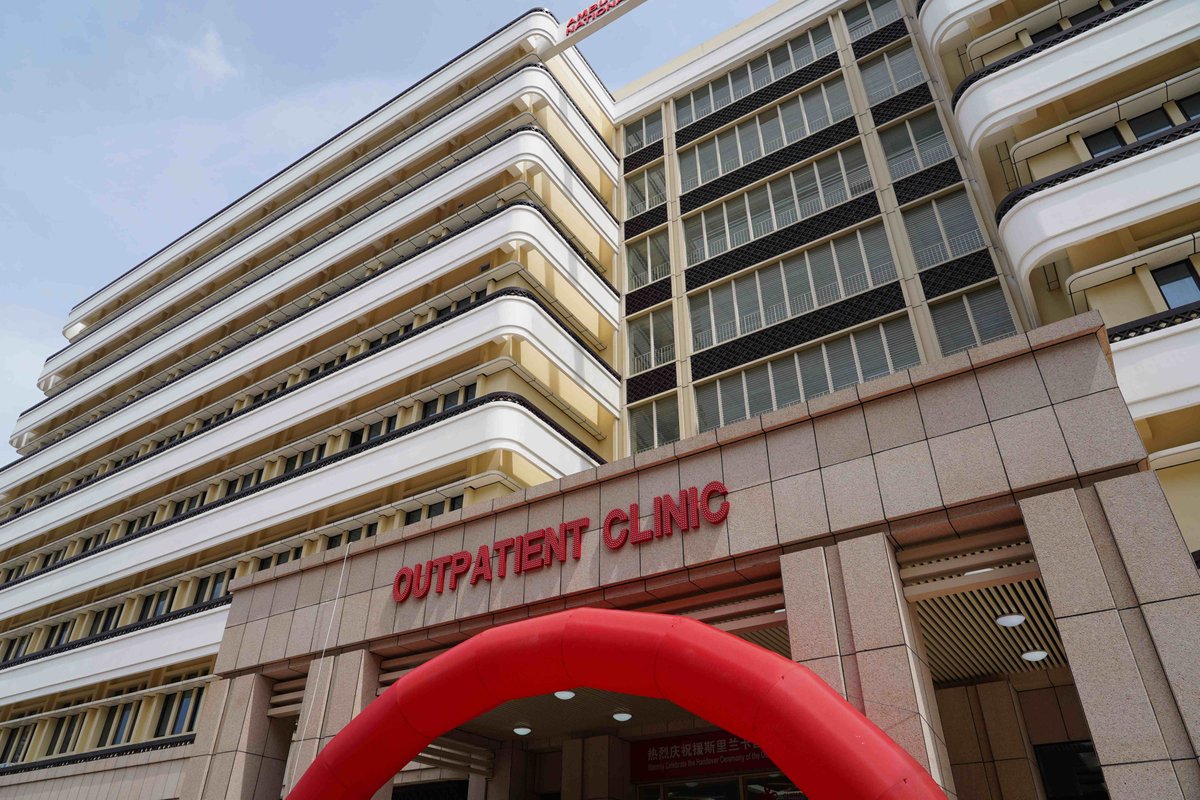 ChinaEmbSL's tweet photo. 🇨🇳🏥🇱🇰The Out-Patient Department (OPD) building of the Sri Lankan National Hospital, the largest ever China-Aid project in #SriLanka with 8 stories, 50000 square meters area &amp; a daily access of 6000 patients, was handed over to Lanka today. It's expected to open to public soon. https://t.co/BOeJuyr1CL