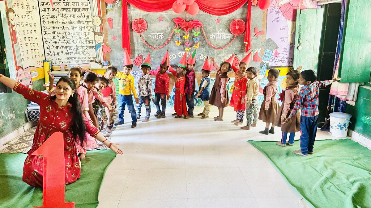 Renuyduvanshi12's tweet photo. PS Guldiya Makrandpur Bhuta Bareilly 
Chahak program mai chahkte nainihal #redcolourday https://t.co/IY75n9BwqO