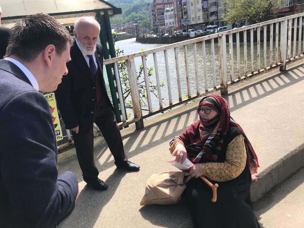9- Güne Sürmene’den Bismillah dedik. 

Sürmene esnafımızı ziyaret ederek destek istedik. Hamd Olsun Sürmene kararını vermiş; “Cumhurbaşkanı Erdoğan, Mecliste MHP” diyor.

Elbette Olur, Birlikte Olur