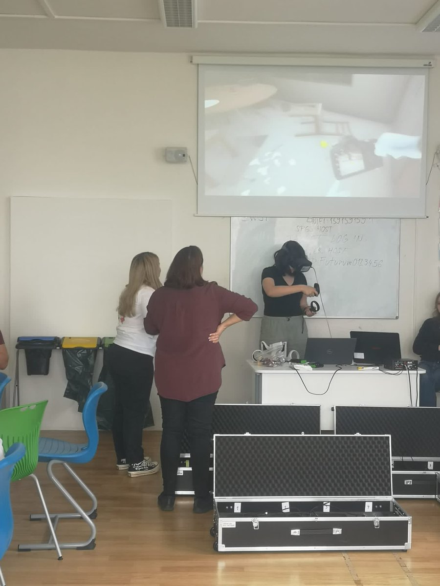 chi_stemgems's tweet photo. Day 2 and it was the @Chi_College turn to deliver a VR Forensic session to Czech and Finnish students #erasmus https://t.co/PrkiH3QZ5g