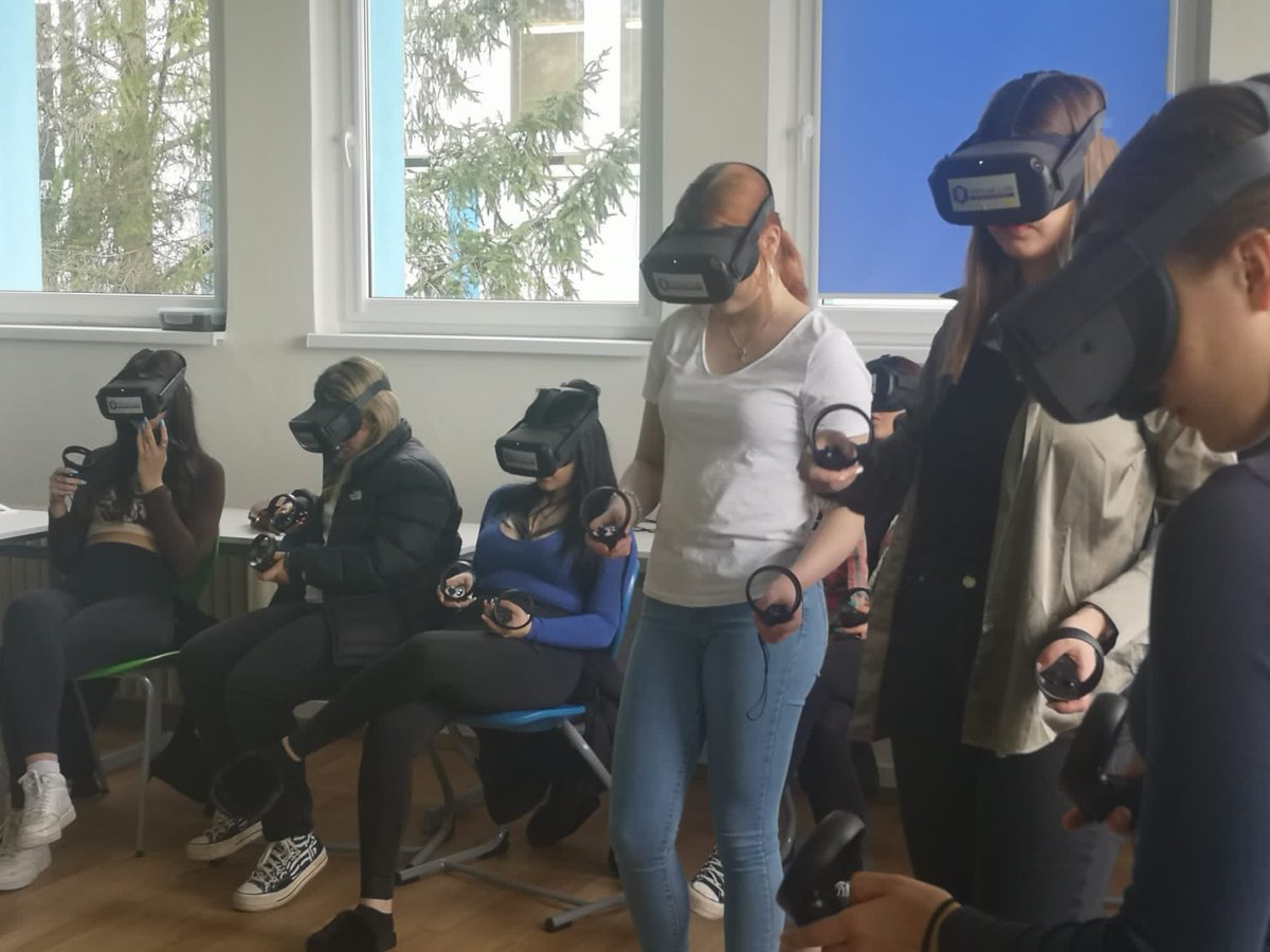 chi_stemgems's tweet photo. Day 2 and it was the @Chi_College turn to deliver a VR Forensic session to Czech and Finnish students #erasmus https://t.co/PrkiH3QZ5g