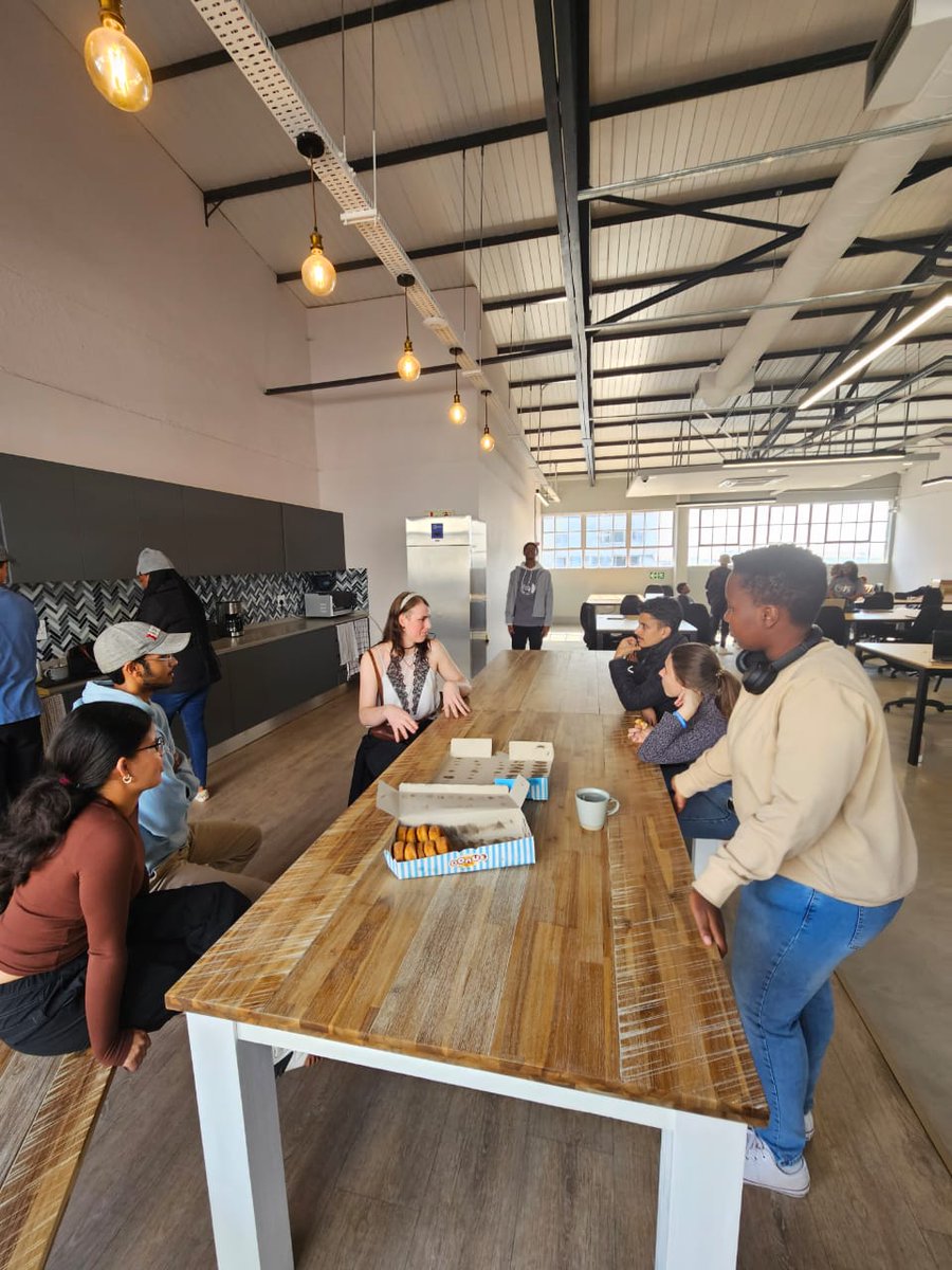 bbdsoftware's tweet image. BBDers on a mission to inspire! 💡 Sharing insights about the tech industry and their experience working at BBD with the eager @wethinkcode students this morning. #KnowledgeSharing #WeThinkCode