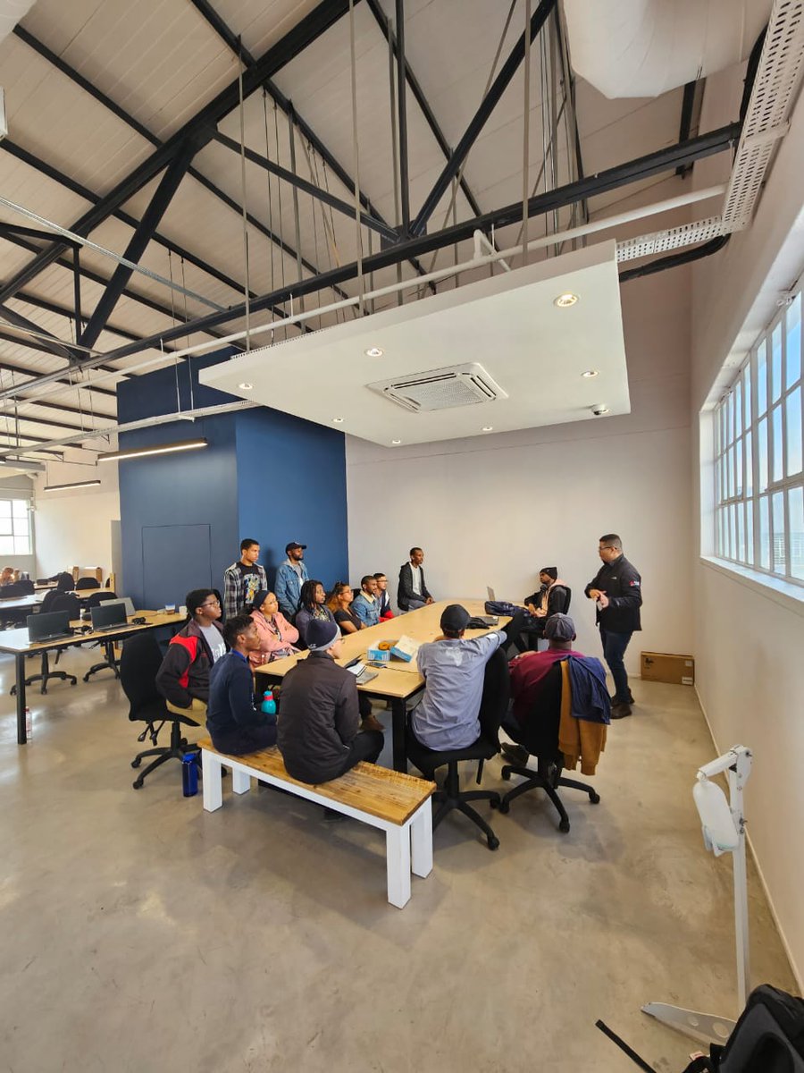 bbdsoftware's tweet image. BBDers on a mission to inspire! 💡 Sharing insights about the tech industry and their experience working at BBD with the eager @wethinkcode students this morning. #KnowledgeSharing #WeThinkCode
