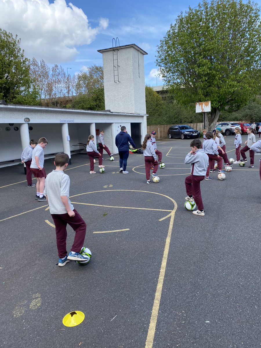 Edtownactive's tweet photo. Great fun for all the classes doing @IrelandFootball futsal with coach Matthew as part of #ASW23 @ActiveFlag https://t.co/I4Inb54vMT