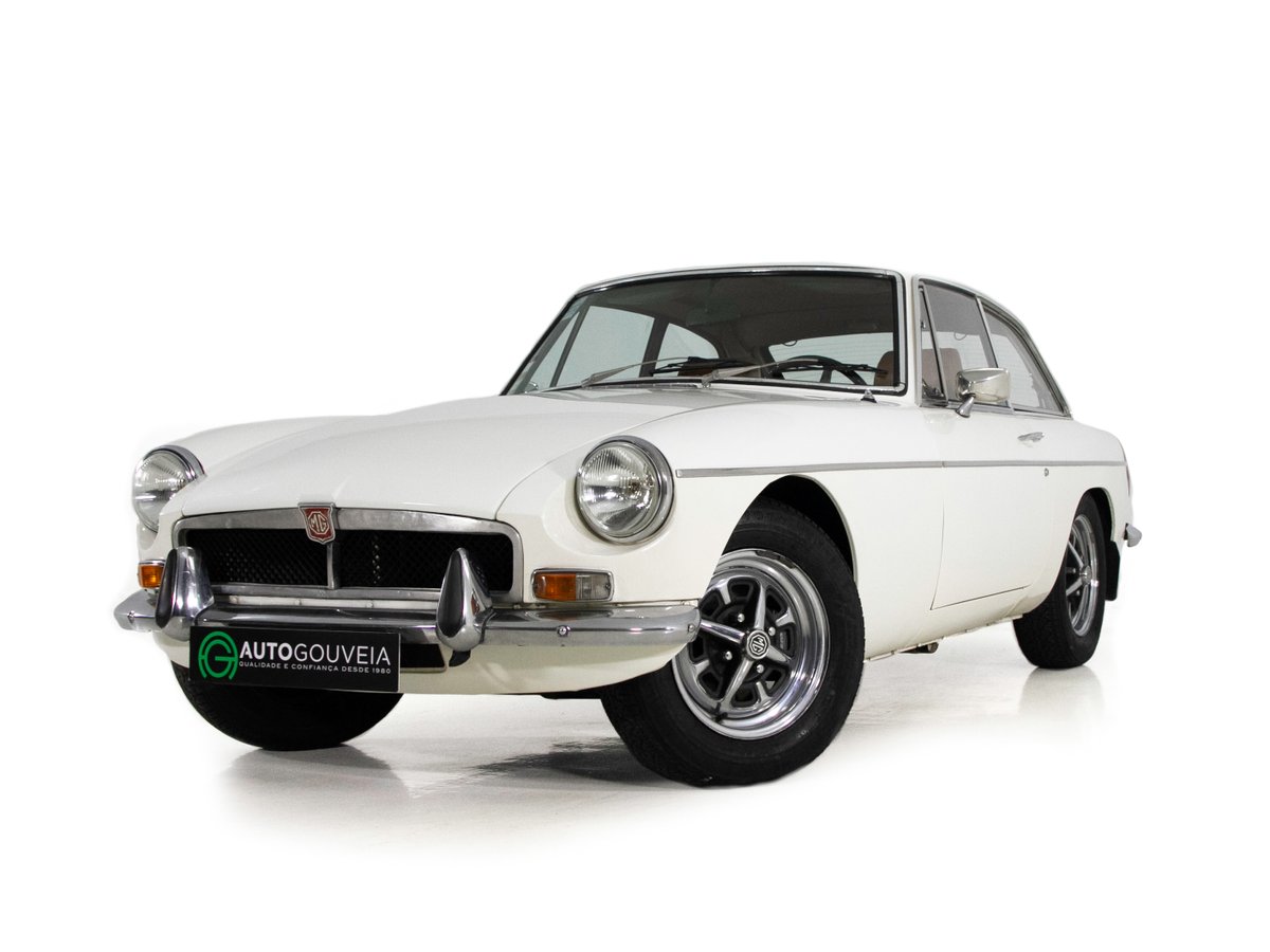 AutoGouveia's tweet photo. MG MGB GT
O MGB GT Coupe foi introduzido em outubro 1965, e cessou produção em 1980. Ostentava uma carroçaria inovadora projetada pela Pininfarina e foi um dos pioneiros na estrutura desportiva "hatchback". 
https://t.co/MvPCINxq2D https://t.co/ChWQw0JzaT