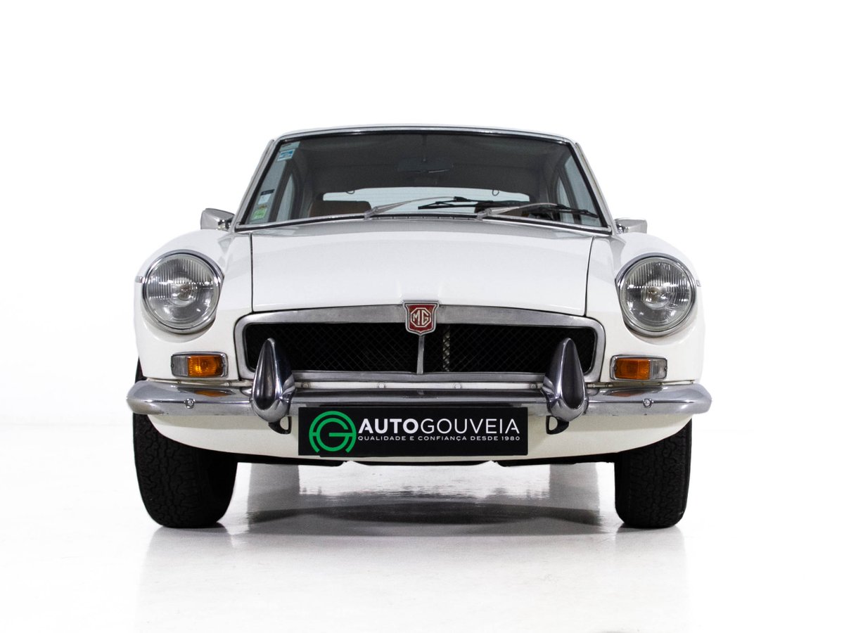 AutoGouveia's tweet photo. MG MGB GT
O MGB GT Coupe foi introduzido em outubro 1965, e cessou produção em 1980. Ostentava uma carroçaria inovadora projetada pela Pininfarina e foi um dos pioneiros na estrutura desportiva "hatchback". 
https://t.co/MvPCINxq2D https://t.co/ChWQw0JzaT