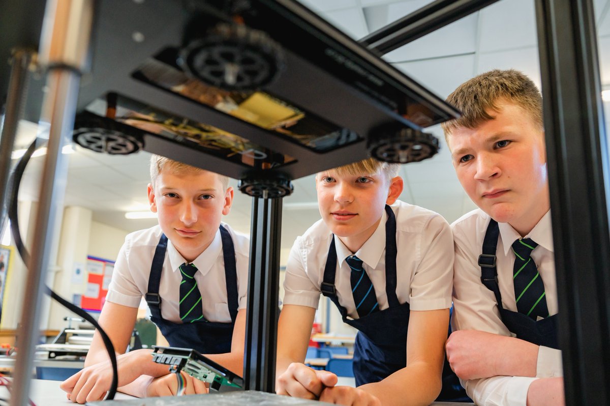 Huxlow_DT's tweet photo. Our department are looking to make local and national links within the #creative &amp; #manufacturing industries to support our students in their knowledge, experience and the understanding of these areas. If this is something you could assist with please get in contact @Huxlow 🏫 https://t.co/pS34pLbwu4