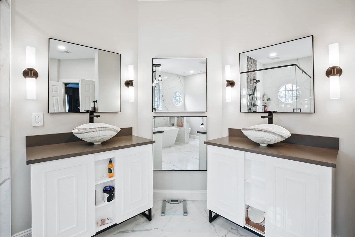 MosaicTileComp's tweet photo. Have you ever seen a more elegant primary bath? 🤩Everything from the plumbing & vanities, to the mirrors & lighting, tub, tile, & those STUNNING hand-crafted vessel sinks were sourced from us! 🙌🏻
📸 @S4MPL31981
Installer: Loudoun Property Solutions
#onestopshop #nativetrails https://t.co/l4tzqvxOby