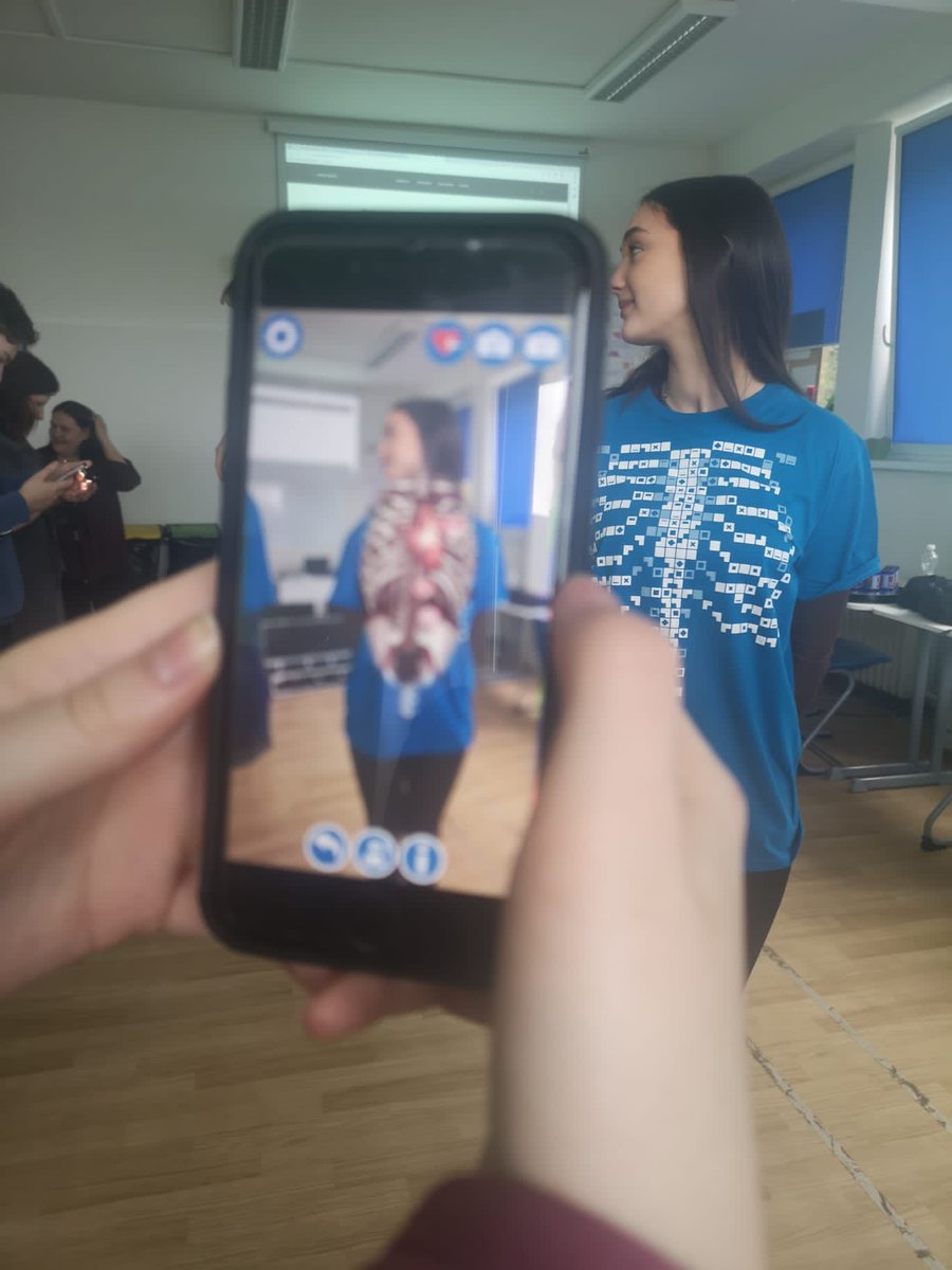 chi_stemgems's tweet photo. Followed up with some AR anatomy modelled by @Chi_College @chi_stemgems and sweet treat tasting all baked by students from our host school #bábovka https://t.co/vS4pKpf4Uy