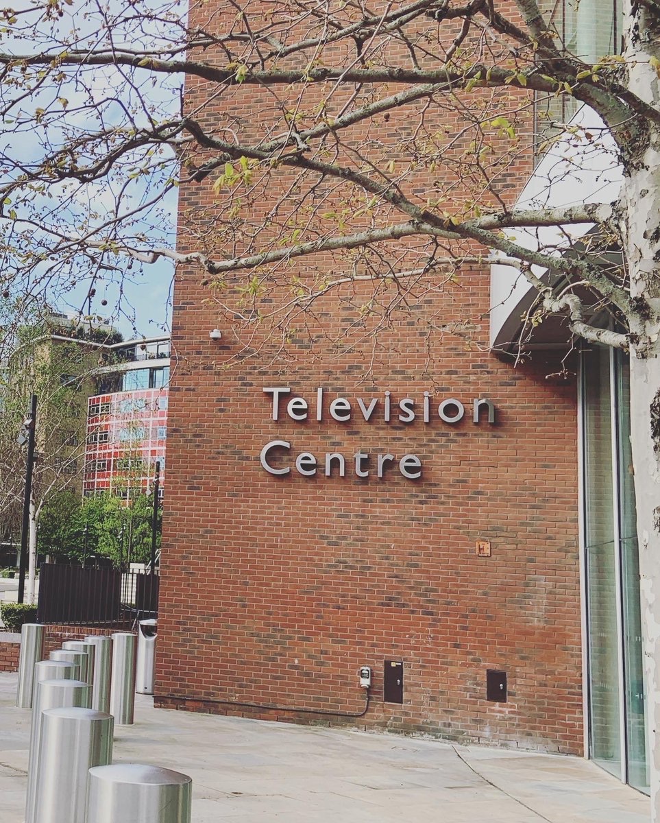 LoreleiMathias's tweet photo. Gabrielle moment! Loved doing my first #writersroom at @DMsAreOpenBBC @BBC  @bbcstudios inside a room called Inside No.9 :) Thanks for having me, and good luck to all the other submitters! Can’t wait to watch the live show next week #womenincomedy #sketchcomedy #dreamscancometrue https://t.co/JRE6G4ErwG