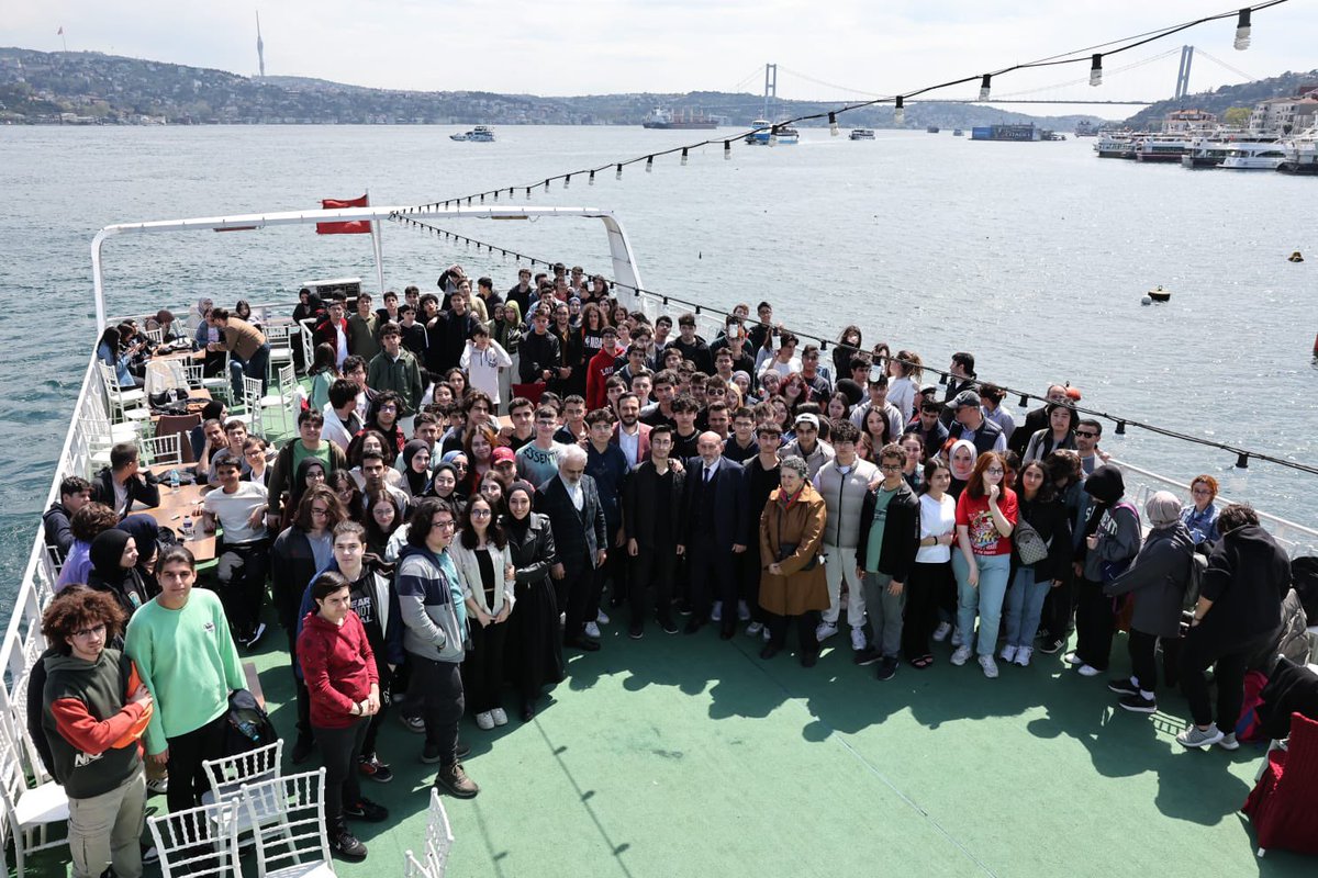 Genç arkadaşlarımızla boğazın tadını çıkarıyoruz 🛳️

Prof. Dr. Necmettin Erbakan Fen Lisesi’nde öğrenim gören son sınıf öğrencilerimizle yaklaşan üniversite sınavı öncesinde motivasyon gezimizi gerçekleştirdik. 😊