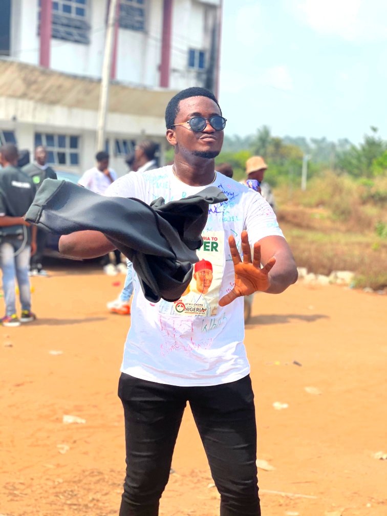Official_Favee's tweet photo. Campaigning for Atiku Abubakar in the Eastern Region wasn't easy for most of us 😃, I was battered, derogated, maligned and abused for standing with Atiku Abubakar..

Follow me on this thread... https://t.co/SiF2mlIqR7