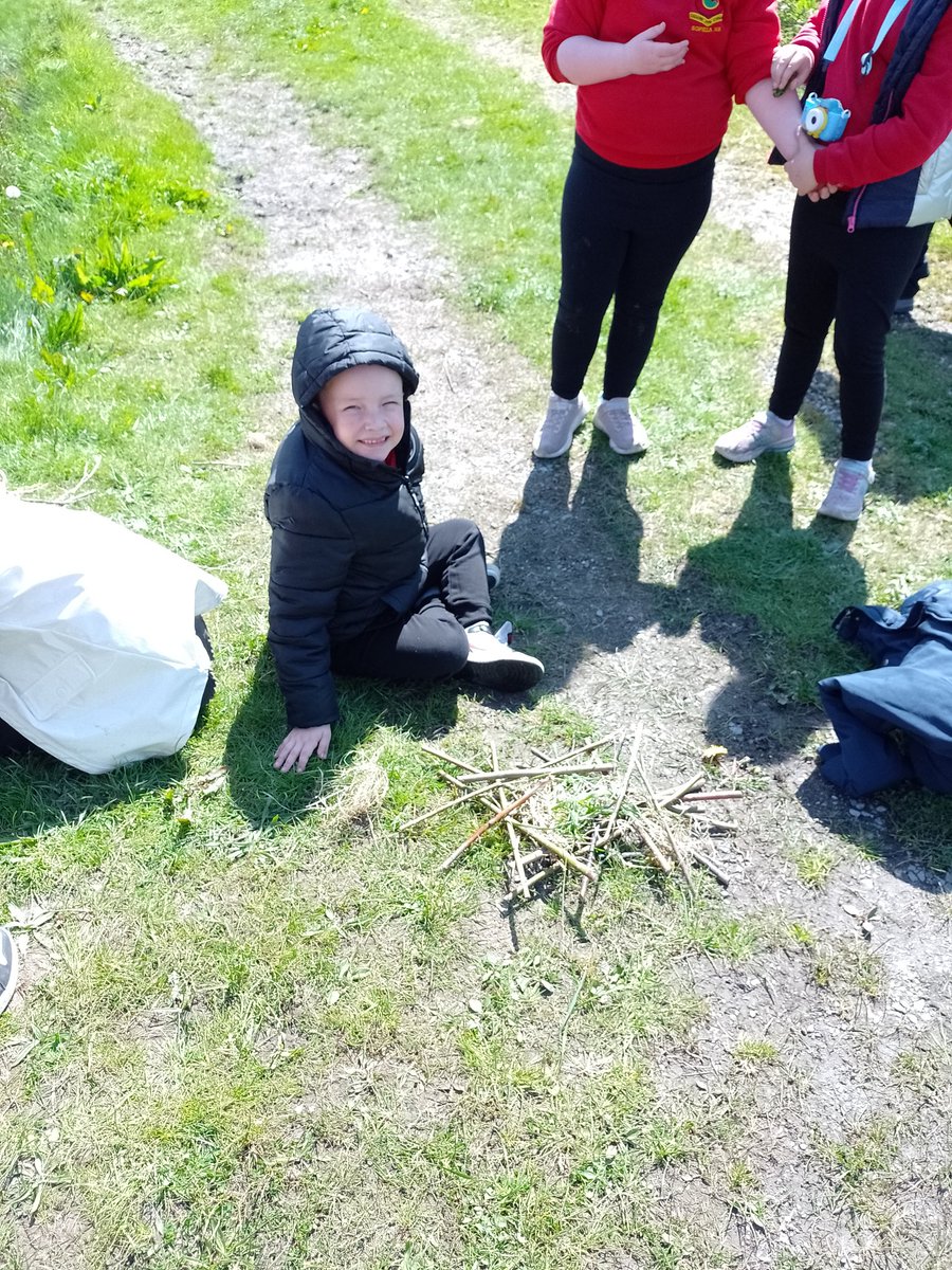 CraigfelenP's tweet photo. Busy building nests!! #cfp2 #generationwild https://t.co/jMb3LA5HMi