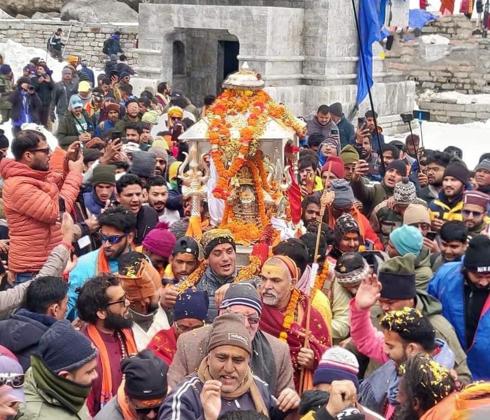 toauofficial's tweet photo. जय बाबा केदारनाथ जी 🚩🚩🚩
बाबा श्री केदारनाथ जी की चलविग्रह डोली आज धाम में पहुँची,कल प्रातः विधिवत परम्परानुसार कपाट खोल दिए जाएंगे 🙏 https://t.co/ifQMUxxF4m