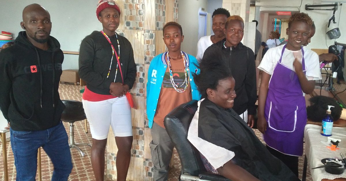 EspodecStarlets's tweet photo. Later on they were oriented on hairdressing. https://t.co/GEUXOfwZ5Y
