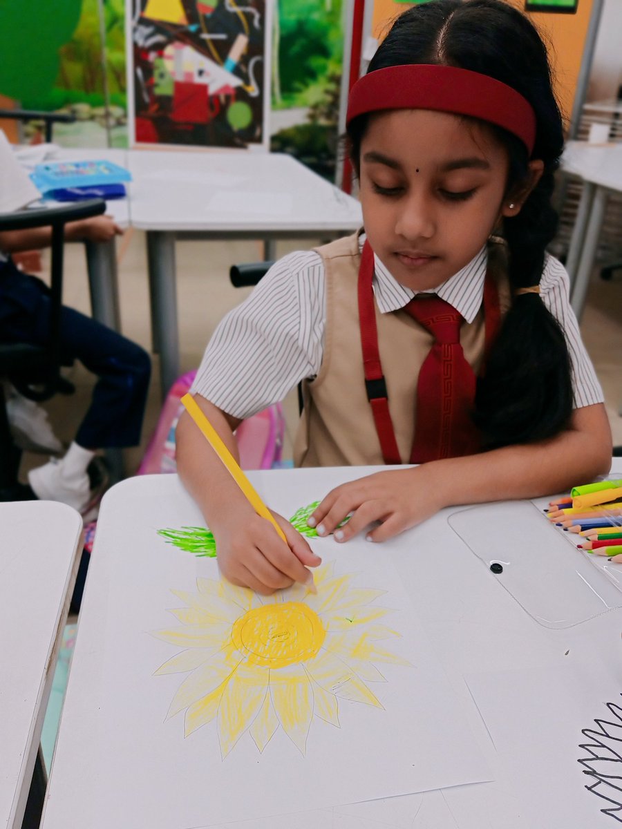 Young Artists from grade 1 &amp; 2 presenting their creative Flower composition during oil painting class.

<a href="/Fatima_Martin/">Fatima Martin</a>
<a href="/NmsPact/">NMS_PACT</a>
<a href="/Susanna_Porob/">Susanna Porob</a>
<a href="/gemsnms_alkhail/">GEMS NMS Alkhail</a> <a href="/Halz27444193/">Thanvi</a>