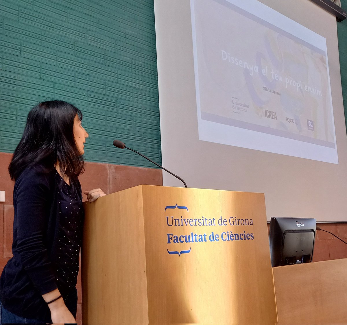 #ScienceSlam #IQCC Join us now:

<a href="/silviaosu/">Silvia Osuna</a> - Dissenya el teu propi enzim
iqcc.udg.edu/wordpress/port…

<a href="/TCBioSys/">TCBioSys</a> <a href="/univgirona/">Universitat de Girona</a> <a href="/UdGRecerca/">UdG Recerca</a> <a href="/QuimicaUdG/">Quimica UdG</a>