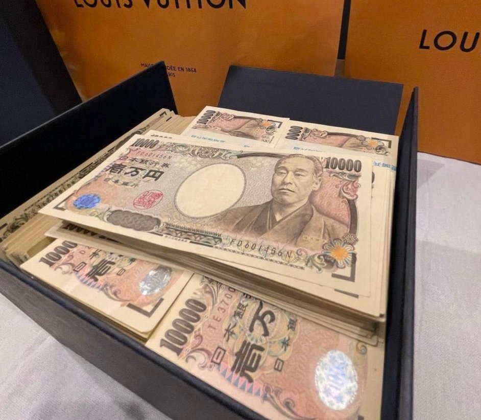 SusanSearcy16's tweet photo. スマホ代
家賃の支払い
旅行代

お困りの方
必ず私が力になります。

お一人20万円
『RT、固定ツイートの公式line追加』のみで受付完了 https://t.co/rUf8rpxKkS