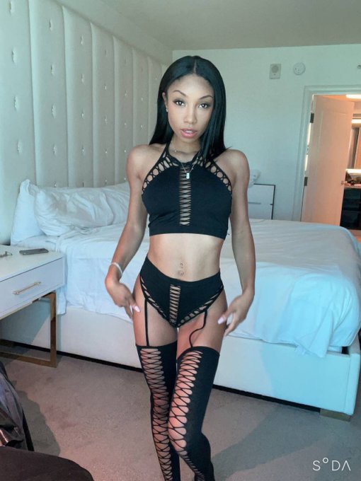 Are you undressing me with 👀 https://t.co/2Y8VkPZxW1