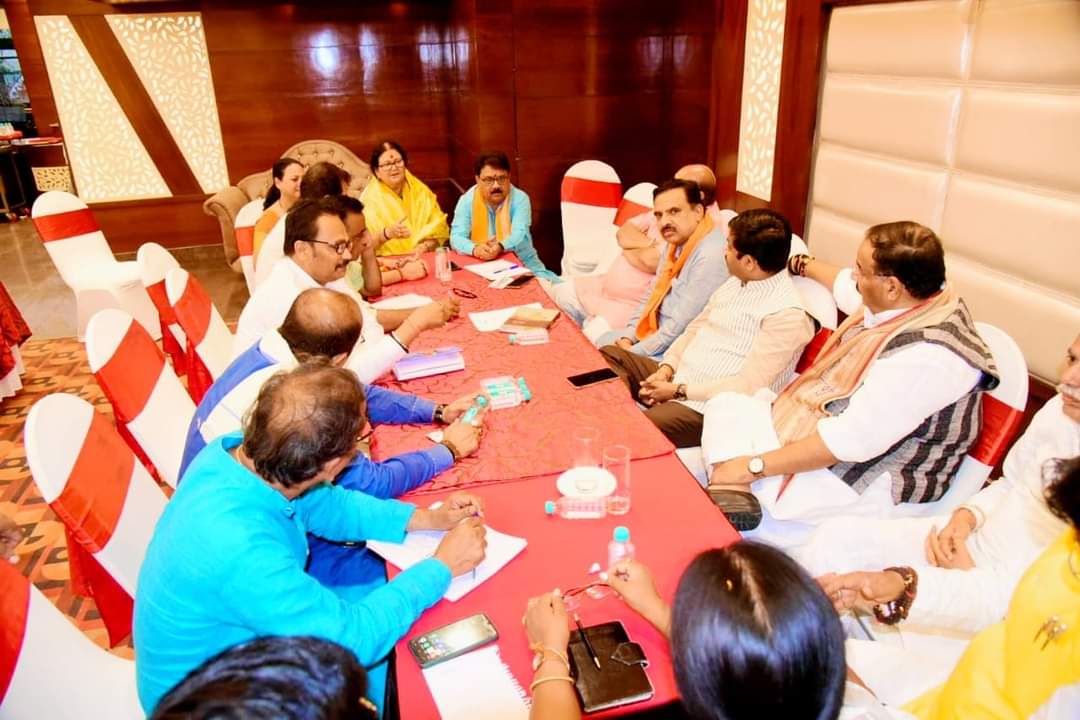 prakashpal_bjp's tweet photo. कानपुर नगर निकाय चुनाव के सम्बंध में संगठन पदाधिकारियों के साथ चुनाव की तैयारियों को लेकर महत्वपूर्ण विषयों पर चर्चा हुई। @Bhupendraupbjp @idharampalsingh @BJP4UP https://t.co/5MNgYBuB7Y