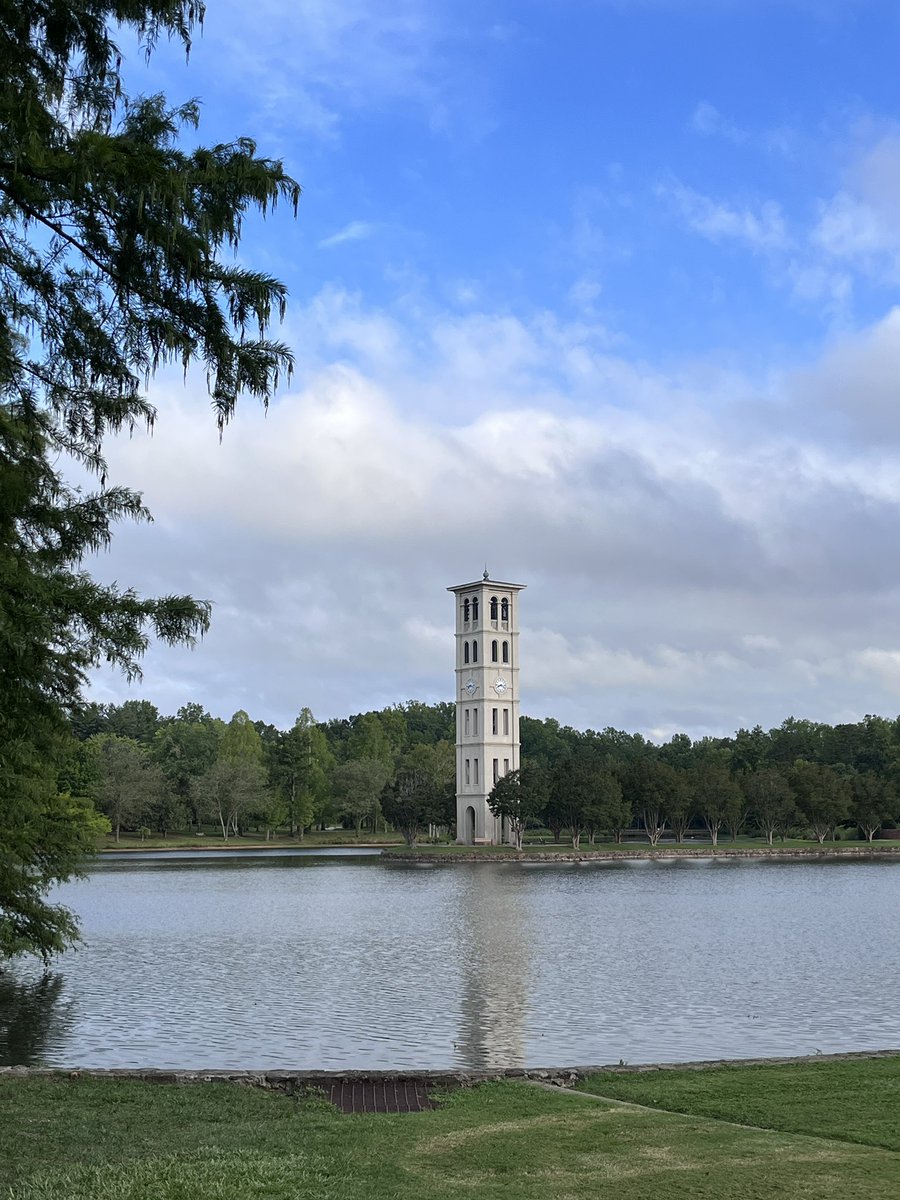 Cedavis59's tweet photo. It’s #DinsDay!  I hope you will join me in supporting @FurmanU today with a gift to the areas that are important to you - scholarships, athletics, student experiences, the arts - you choose. Your gift, regardless of size, will make a difference in a student’s Furman experience. https://t.co/DF3jgVJaFh
