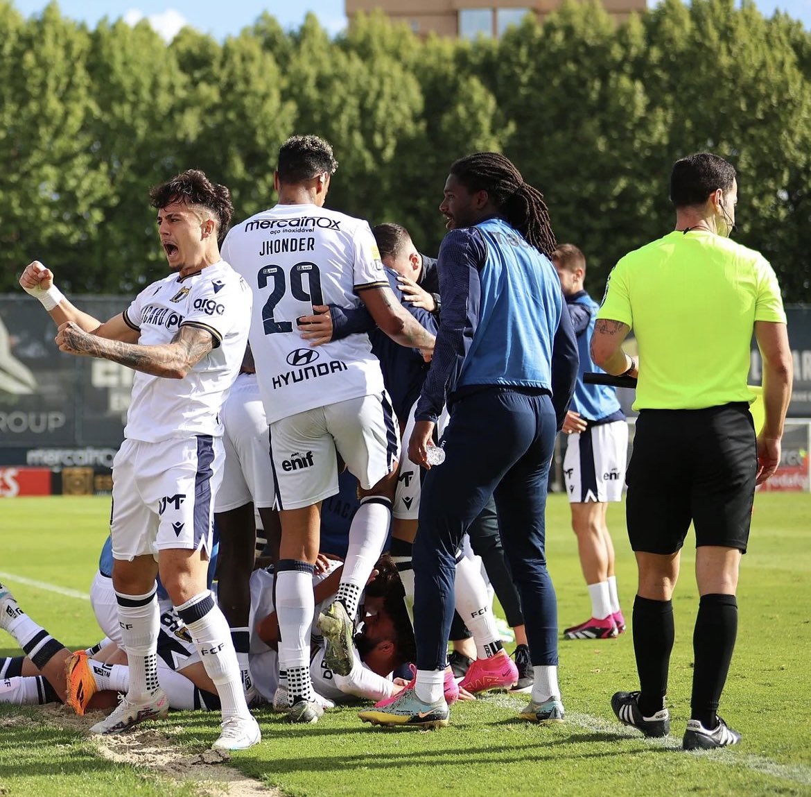 JoaoNunoSousa_'s tweet photo. Haverá clube que tenha crescido mais em Portugal nos últimos 10 anos do que o FC Famalicão?

Equipa A: 6.º lugar na Liga BWIN

Equipa U23: 2.º lugar na Liga Revelação 

Equipa U19: 1.º lugar no Campeonato Nacional de Juniores

Equipa feminina A: 5.º lugar na Liga BPI https://t.co/0ifz9XZTST