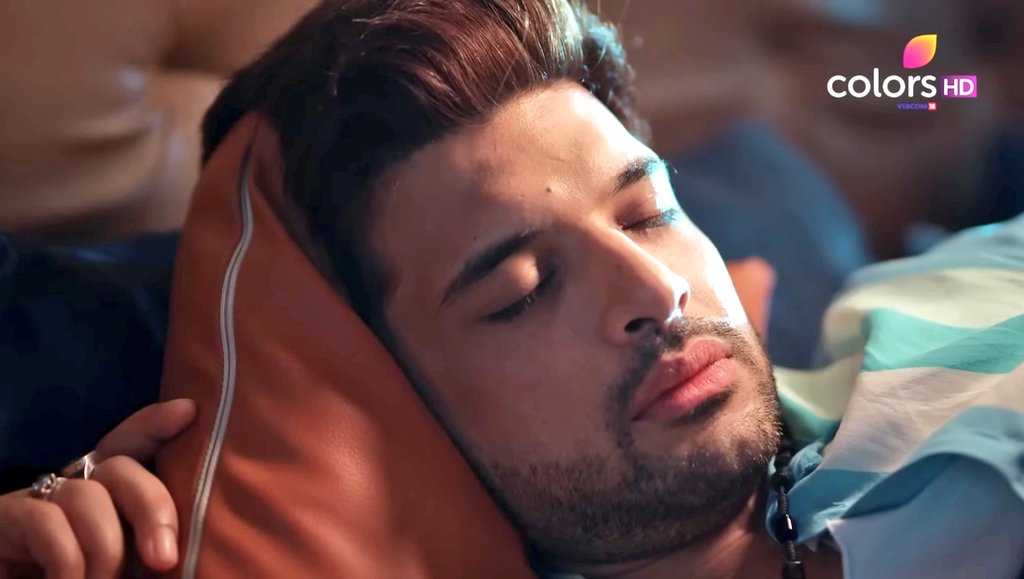 stalkmefantasyy's tweet photo. Gosh look at the mossomiyat on his face 😍 soooo cuteee @kkundrra why ?

#karankundrra #TereIshqMeinGhayal https://t.co/DKzaCUg9Bo