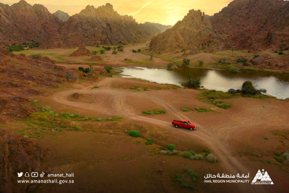 Amanat_Hail's tweet photo. #حائل_الأجمل | 📸 

المطر أغنية تتجدد 🌧️🤍
 📍توارن: منازل حاتم الطائي 

#أمانة_منطقة_حائل https://t.co/TgTXp4LUQF