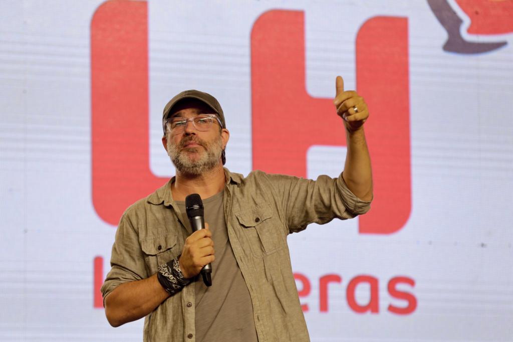 lasherasmza's tweet photo. #CharlaPrevencionDeAdicciones 🗣️ Ante miles de jóvenes y adultos, Gastón Pauls volvió a Las Heras para dar testimonio de su recuperación a las adicciones y dejar un mensaje de prevención a los asistentes. Convocado por la Municipalidad la ONG Remar @OngRemar https://t.co/nz2py3sxWN