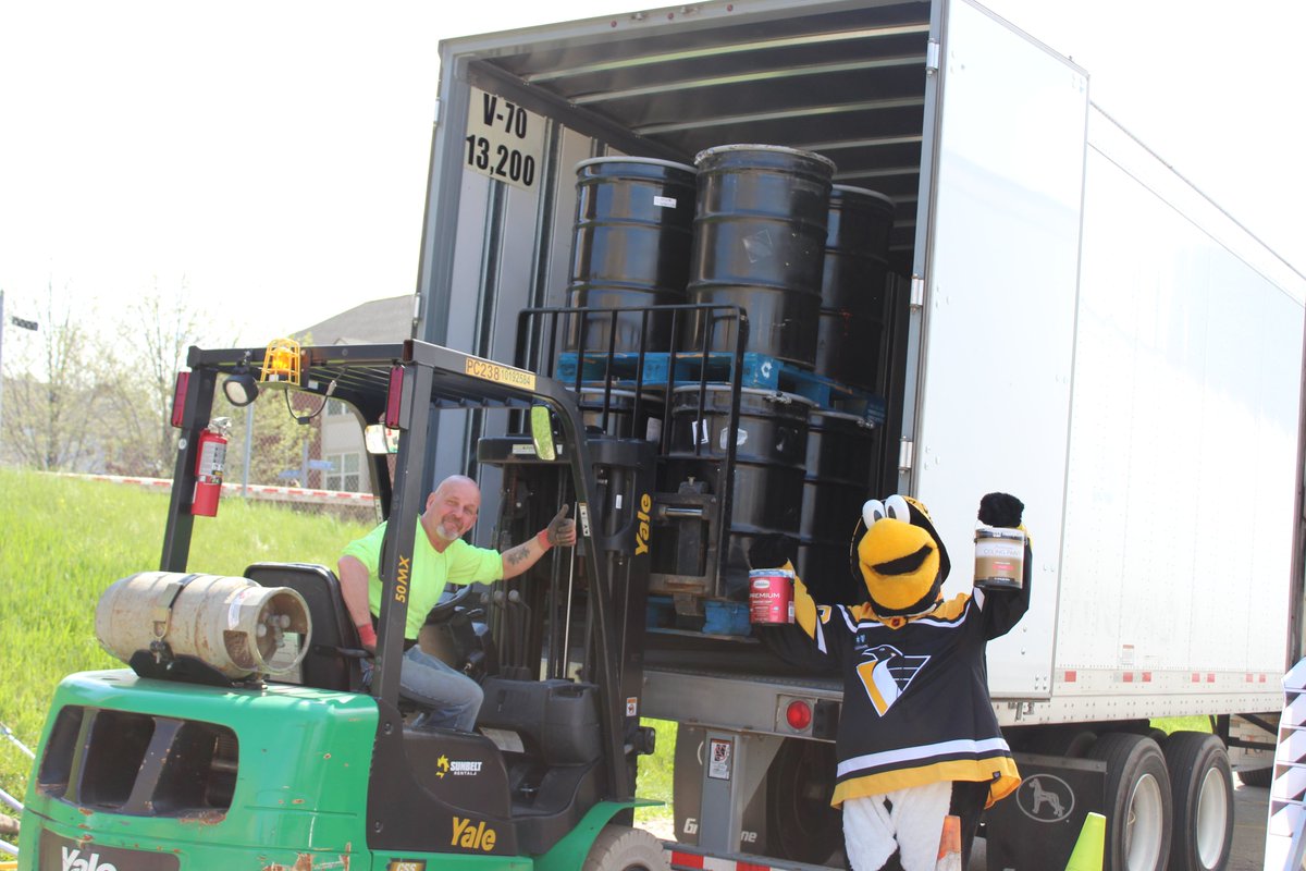 penguins's tweet photo. We'd like to start by highlighting @PPG and their commitment for a cleaner future.

For the last three years, PPG has partnered with the PRC to collect household hazardous waste.

Thanks to Penguins fans, we’ve kept 135,000 lbs. of chemicals out of our soil, air, and water. 🌎 https://t.co/NjNSvq3A9V
