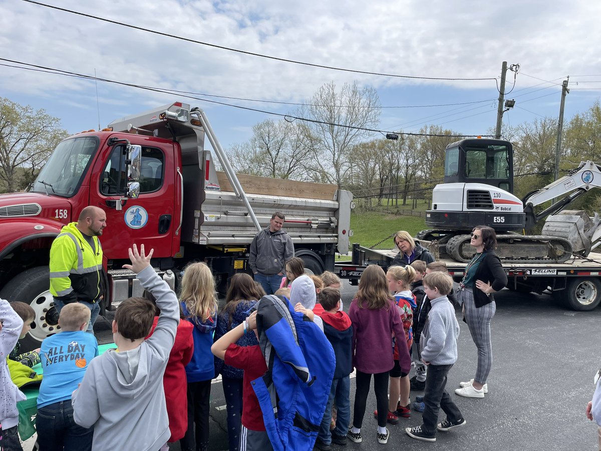 GLE students enjoying learning about different careers!  Thank you <a href="/altafiber/">altafiber</a> <a href="/DukeEnergy/">Duke Energy</a> <a href="/atc_campbell/">Campbell County ATC</a> and Campbell Co. Road Department for allowing us to look and learn today!  @CCSchoo1s