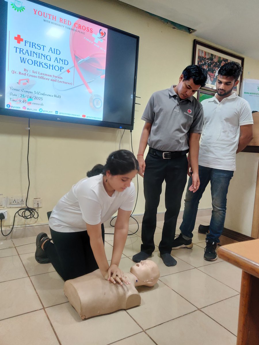 laxmandway's tweet photo. First Aid Training to the volunteers of YRC KIIT University for reducing road fatalities and to save precius lives.
@STAOdisha @KIITUniversity @IndianRedCross @ICRC
@PMOIndia @rashtrapatibhvn @CMO_Odisha #firstaid #goodsamaritan https://t.co/7hHu0neqmJ