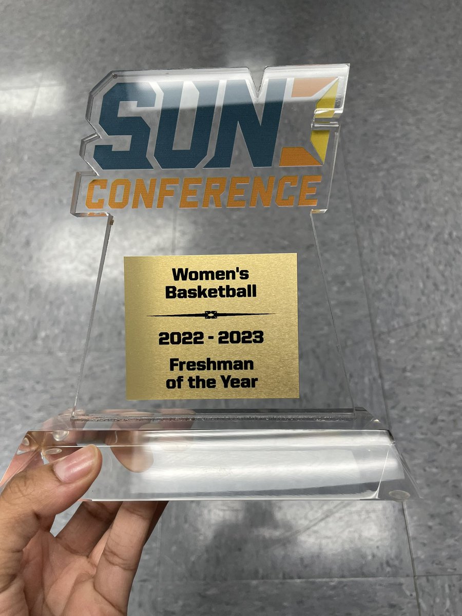 EmaniTheodule's tweet image. it is definitely not the end of my collegiate basketball career. At this time I&apos;m re-opening my recruitment. I&apos;m open to speaking to any Coach in Florida who is in need of a player with my skills, my drive and dedication to the game.