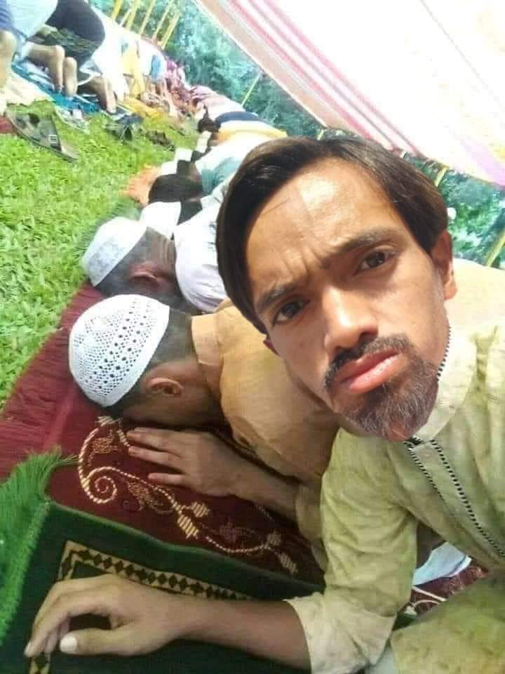 mdmurad03's tweet photo. পরিস্থিতি যেমন ই হোক!  সেলফি তো তুলতেই হয়, কারন এই লোক বছরে একবার নামাজ পরে 🙂
#EidAlFitr2023 https://t.co/AXMSqWwu3R