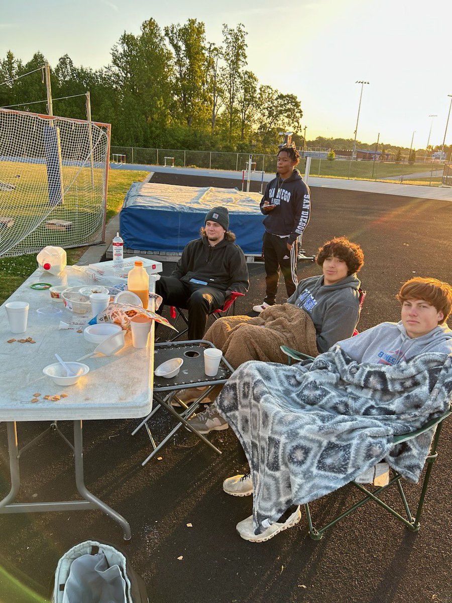 ReggieShaw77's tweet photo. Day 2 #BOC23 was an awesome day!
Even had some alumni back for breakfast! @ByrnesFootball #FTM https://t.co/EsIr5J4V5d