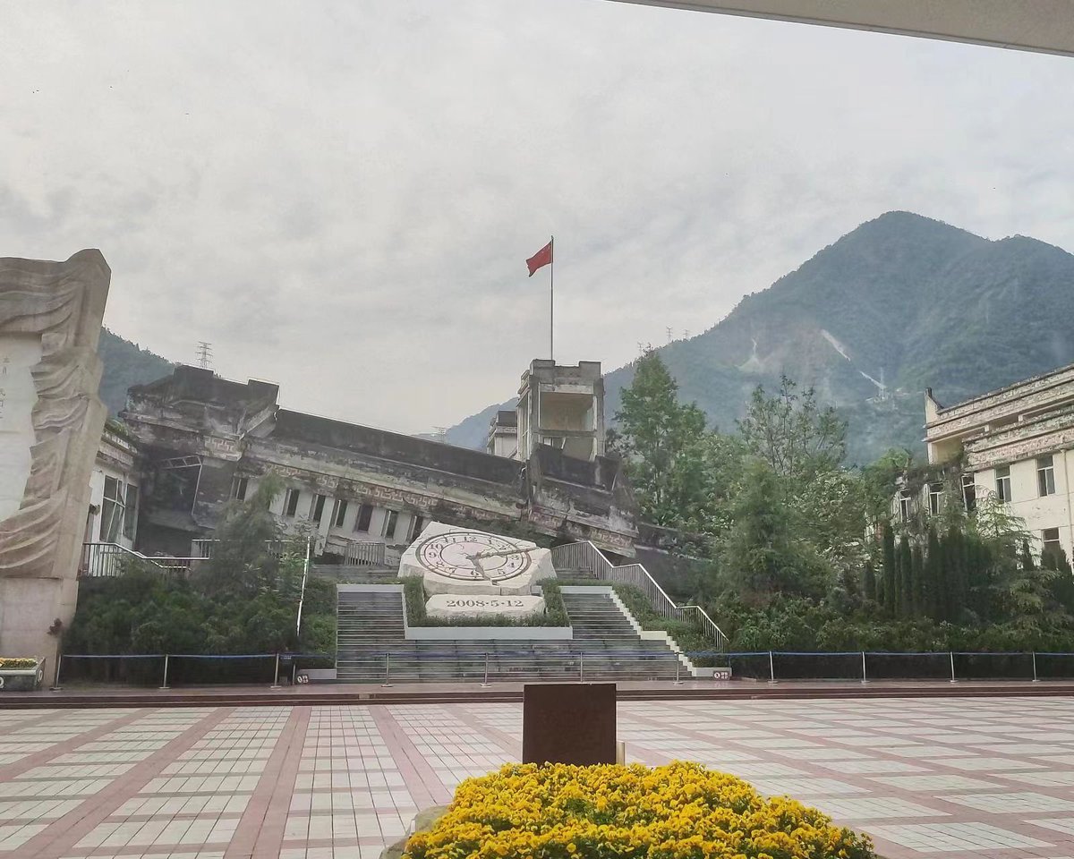 In Sichuan, I had the most somber, most emotionally draining day of my trip - and it happened by accident.

That was the day I visited the areas obliterated by the 2008 Wenchuan Earthquake.

Long thread, with some heavy content ahead. 🧵