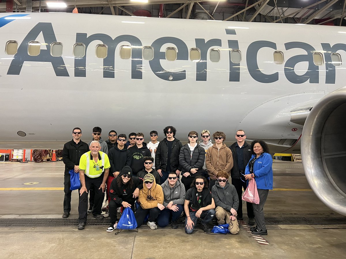 Thank you <a href="/AmericanAir/">americanair</a> for hosting #leydenpride automotive students at ORD today. Amazing career opportunities!