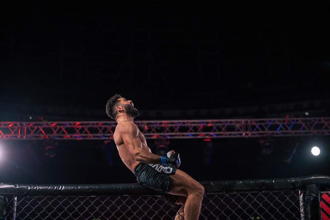QADYAMMA's tweet photo. It seems fighters have a thing with climbing on the top of the octagon!

#Qage002 #Qadya #MMA #Combatsports #martialarts #MMAFighter https://t.co/GVSZtJFSku