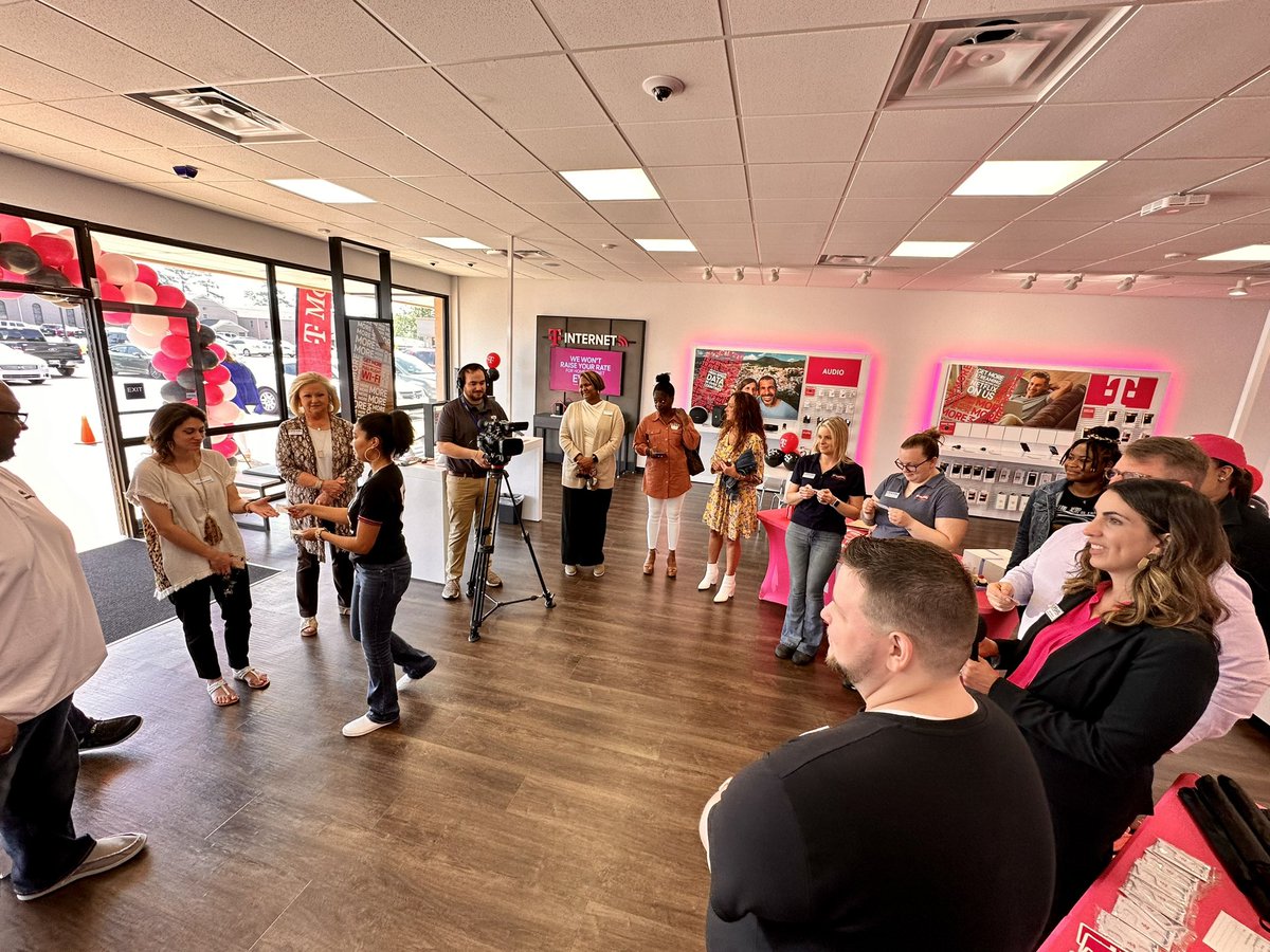 Carlos Esparza tweet media