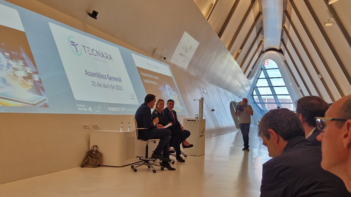 Felicidades a <a href="/fgil_Integra/">Félix Gil</a> por asumir la presidencia de <a href="/tecnara/">TECNARA - Clúster TIC de Aragón</a> con la inmejorable compañía de <a href="/ptr_imascono/">Peter imascono</a> como vicepresidente y mi compañero de <a href="/Hiberus/">hiberus</a> Víctor Vidaller como secretario. 
#tecnología #Aragón #empresas