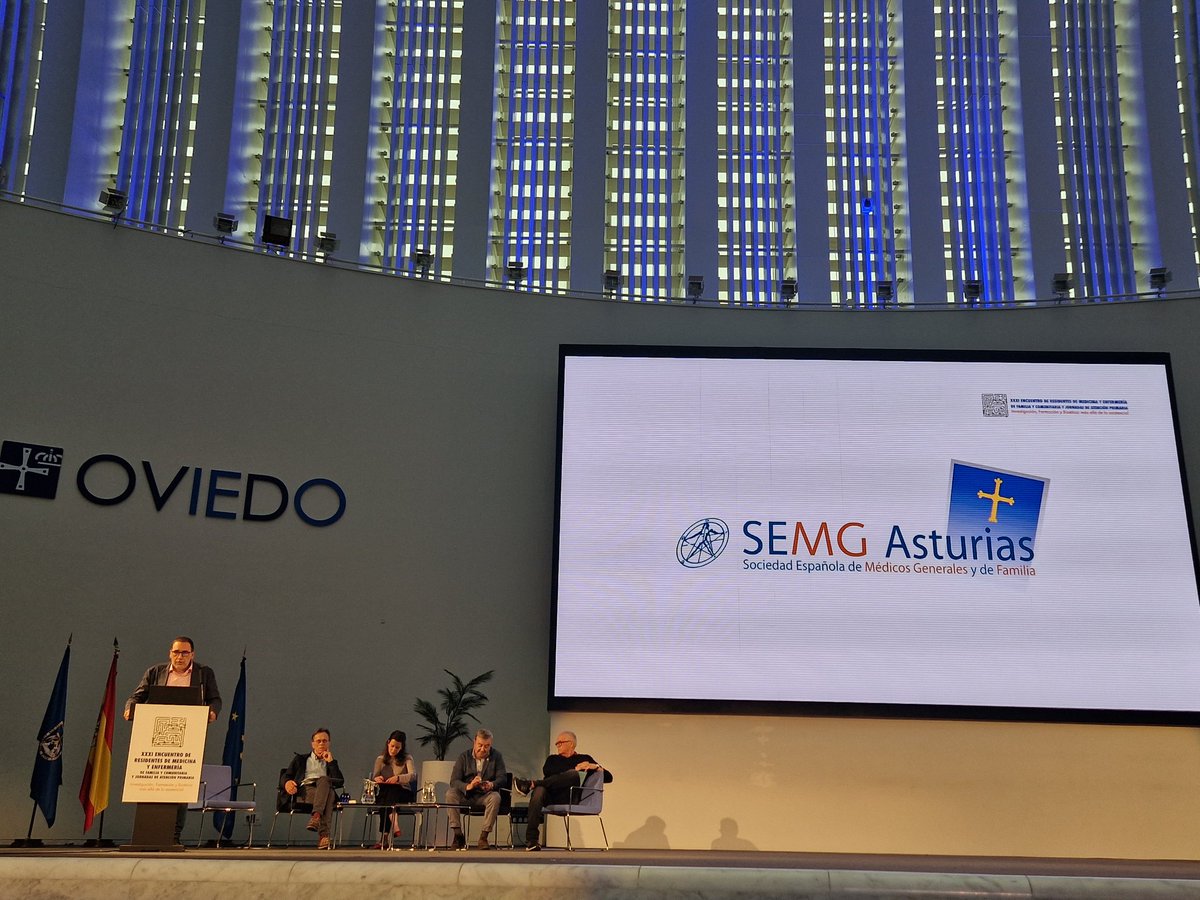AfycUnidad's tweet photo. Los presidentes de las sociedades científicas entregan los premios a los mejores TFR como cierre a este XXXI Encuentro de Residentes de Familia y Comunitaria. #SEMG #SEAPA #AEC https://t.co/W6xTaxdG0k